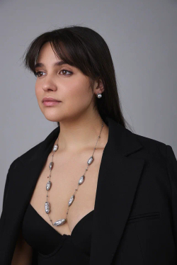 Колье нить со светло-серыми барочными жемчужинами, оттенок серебро