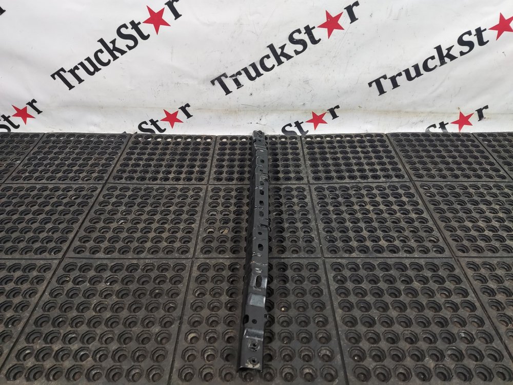 Кронштейн бампера верхний