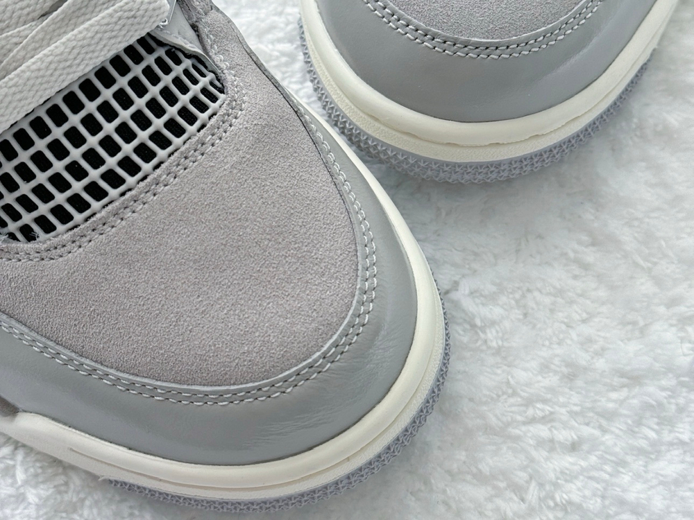Air Jordan 4 WMNS Frozen Moments