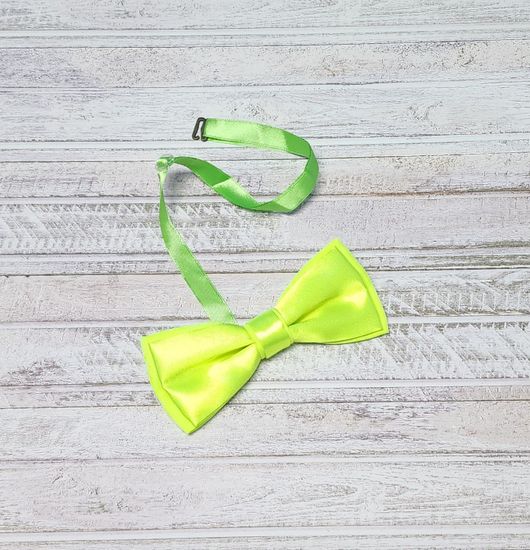 Галстук бабочка классика, лайм глянец, зелёная лента