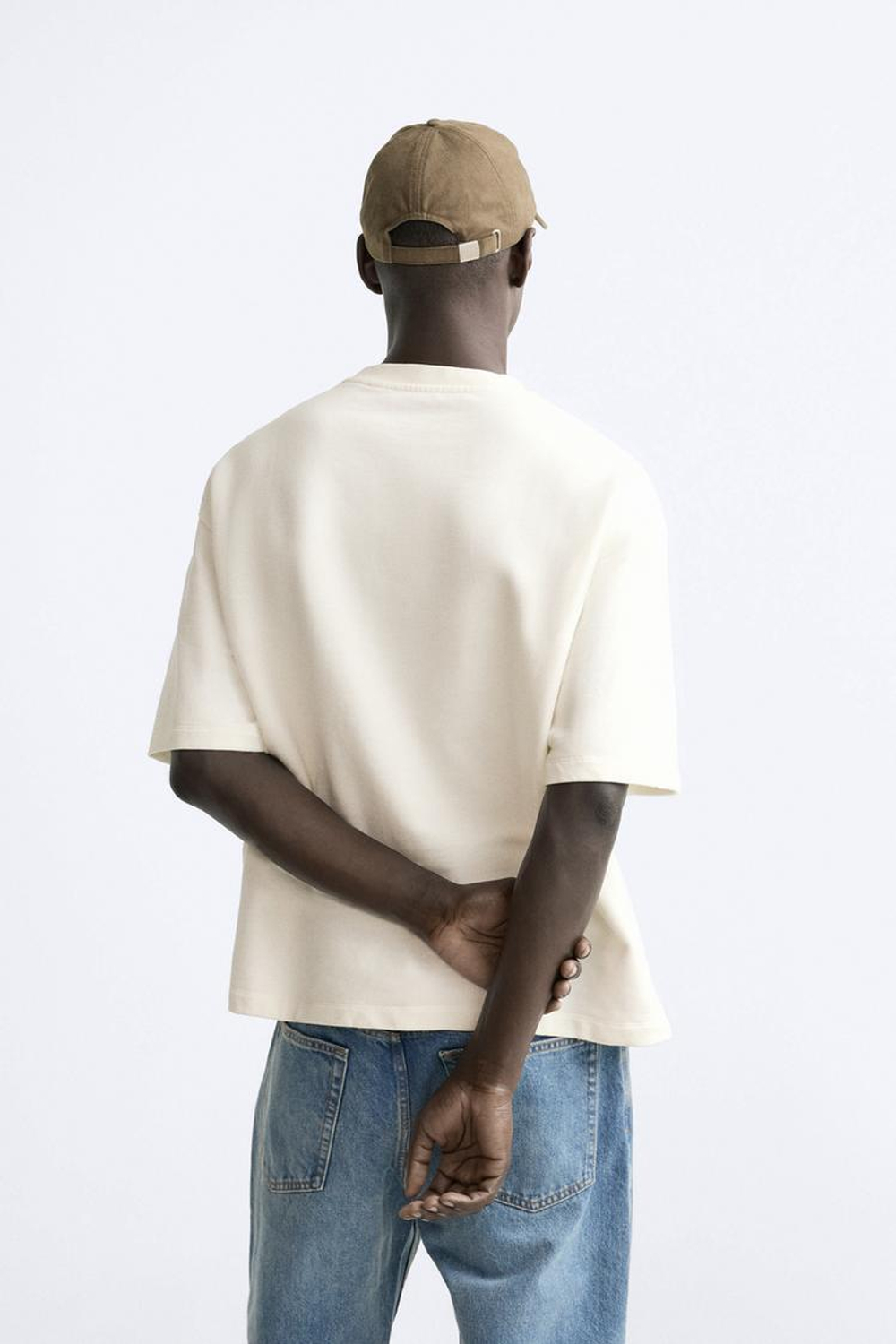 ZARA ФУТБОЛКА С КОНТРАСТНЫМ ПРИНТОМ, КРЕМОВЫЙ