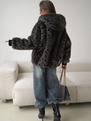 Серая леопардовая шуба из эко-меха