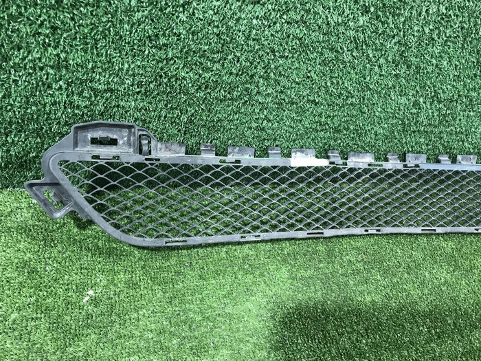 Решетка переднего бампера Mercedes C w205 (2014-2018)