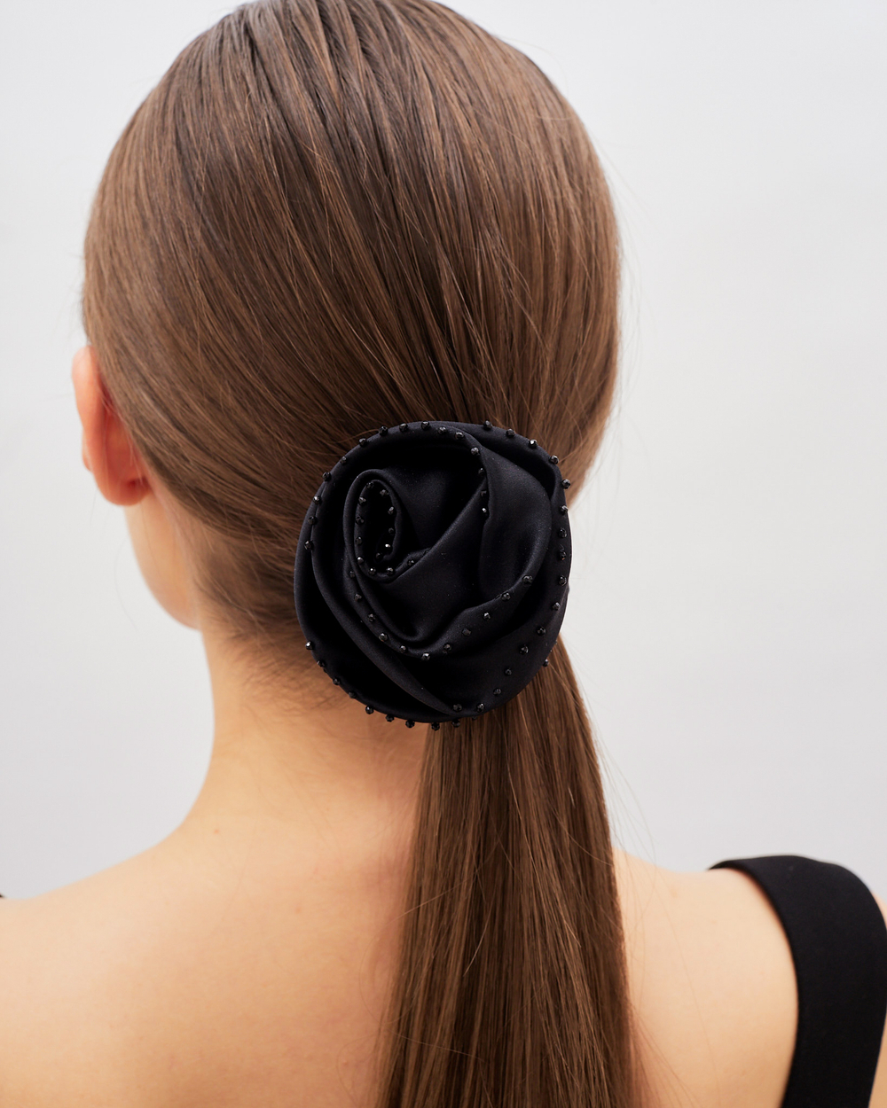 Резинка-роза черная с декором в тон