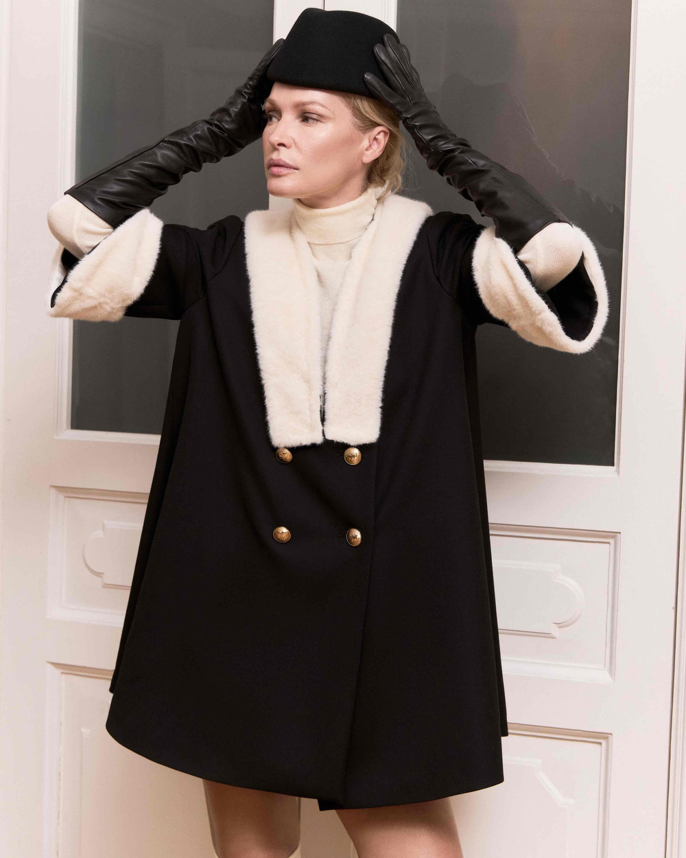 Платье-пиджак с меховой отделкой