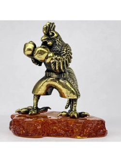 Бронзовая статуэтка на янтаре