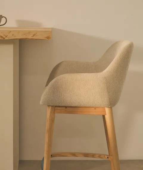 Полубарный стул Konna 65 см бежевый с ножками из светлого ясеня