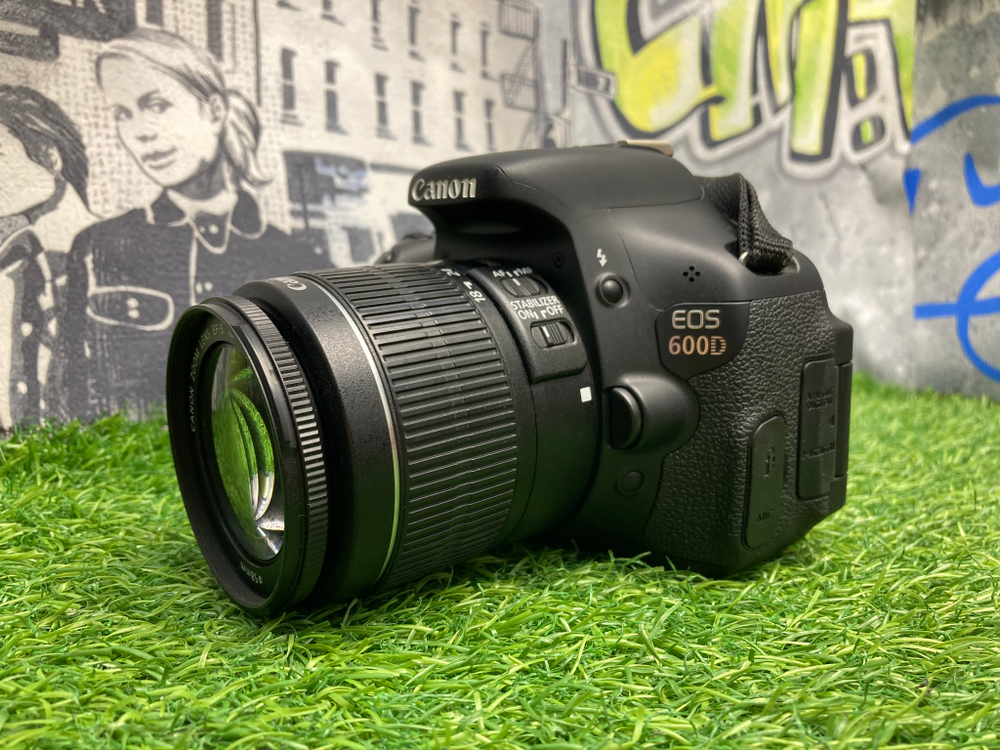 Canon EOS 600D Kit 18-55mm  IS II 3.800 кадров
