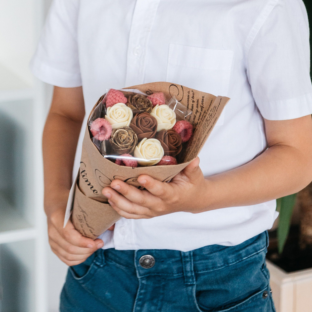 Шоколадный букет "Вкус Любви" с ягодой малиной, подарок на 8 марта, на День Рождения.