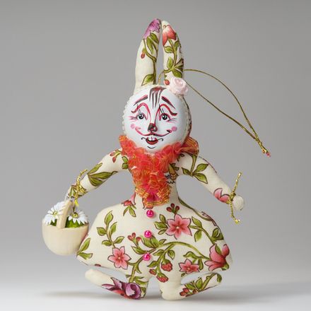 Ёлочная игрушка Крольчиха с корзинкой