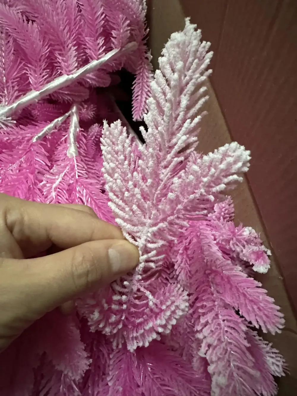 Заснеженная розовая елка «Фэнтези» (Литая хвоя) 230 см / 2,3 м