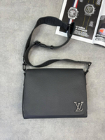 Сумка-мессенджер Louis Vuitton