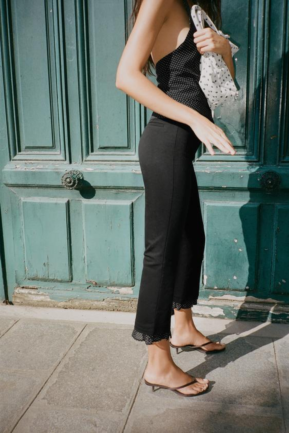 ZARA УКОРОЧЕННЫЕ БРЮКИ КЛЕШ С ВОЛАНАМИ, ЧЕРНЫЙ