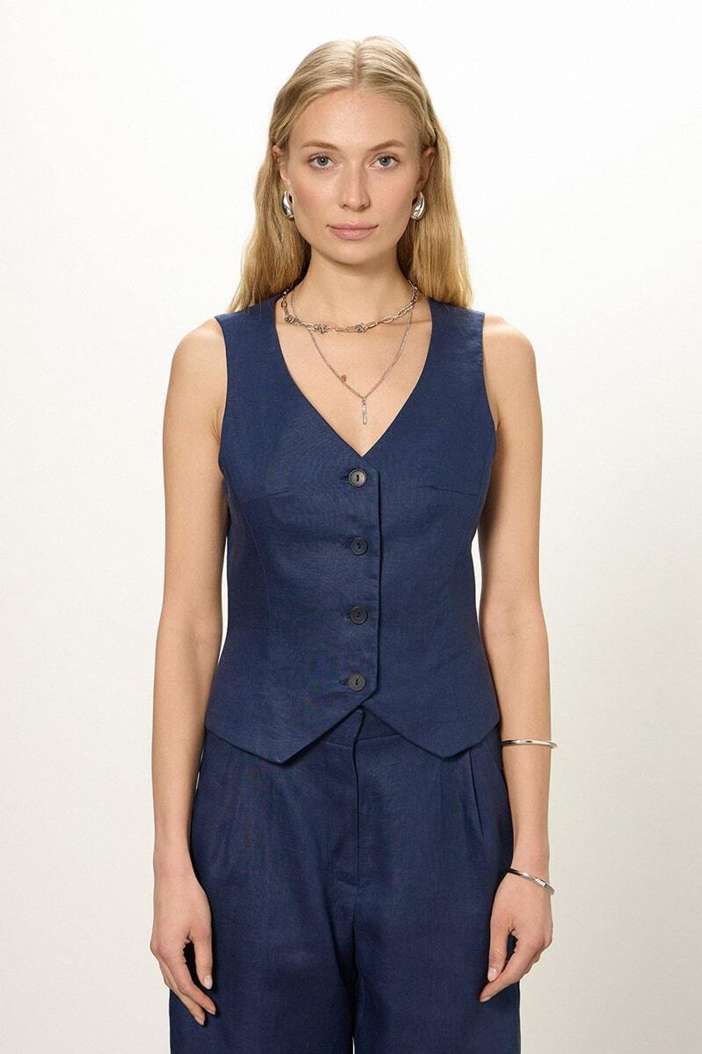 Жилет короткий синий лён
