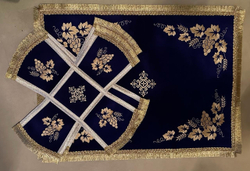 Бархатные покровцы с вышивкой фиолетовые