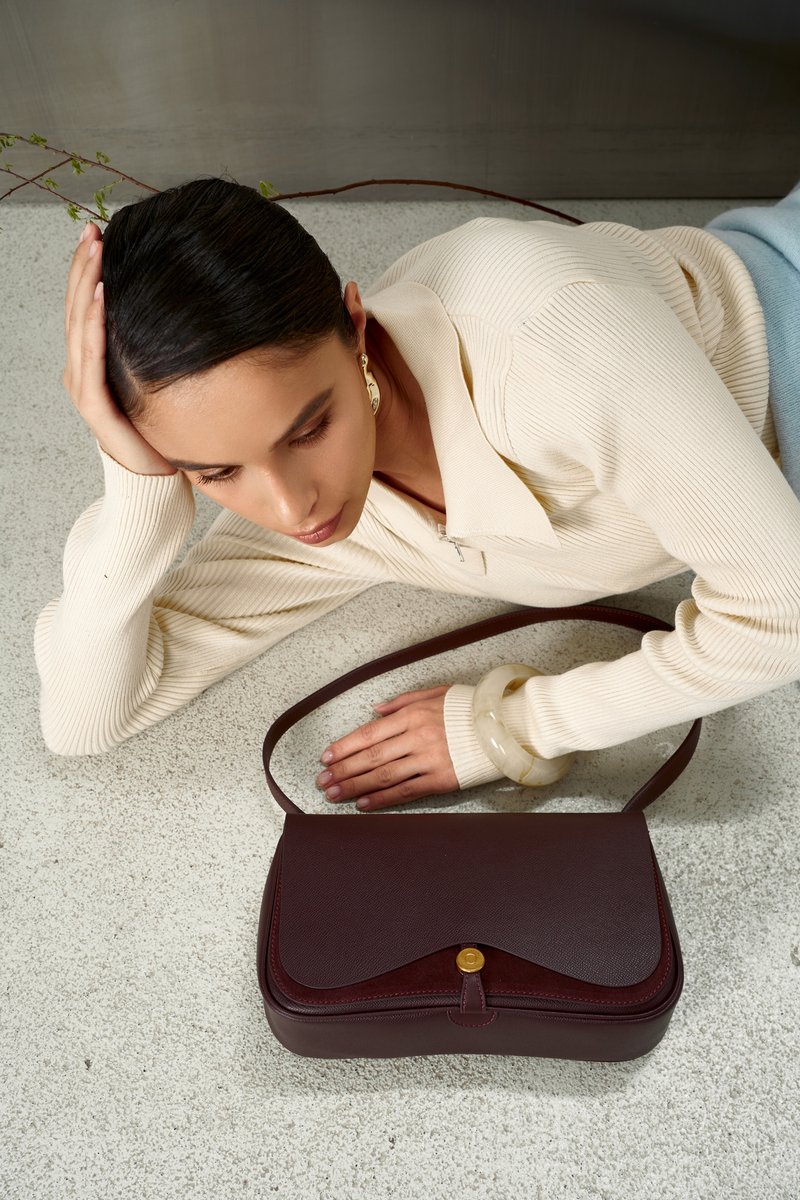 ELIZABETH винная - нет ремня, дефекты на внутренней стороне крышки 63