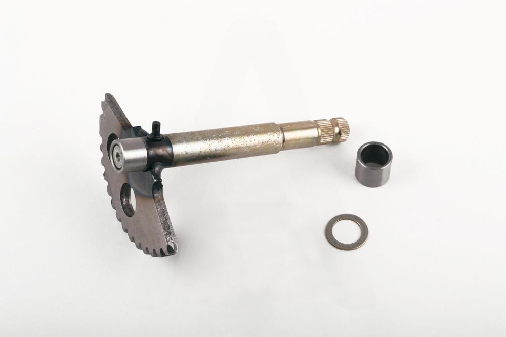 полумесяц на скутер 152QMI 157QMJ (длинна 125-130mm) (втулка)