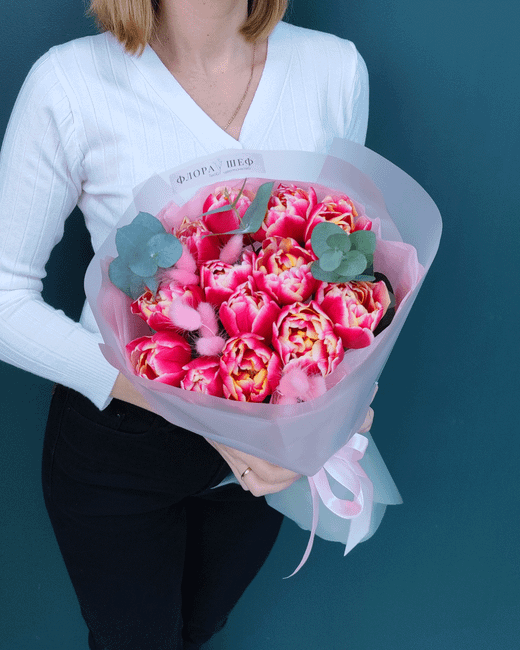 Букет из пионовидных тюльпанов,лагуруса и эвкалипта(00470)