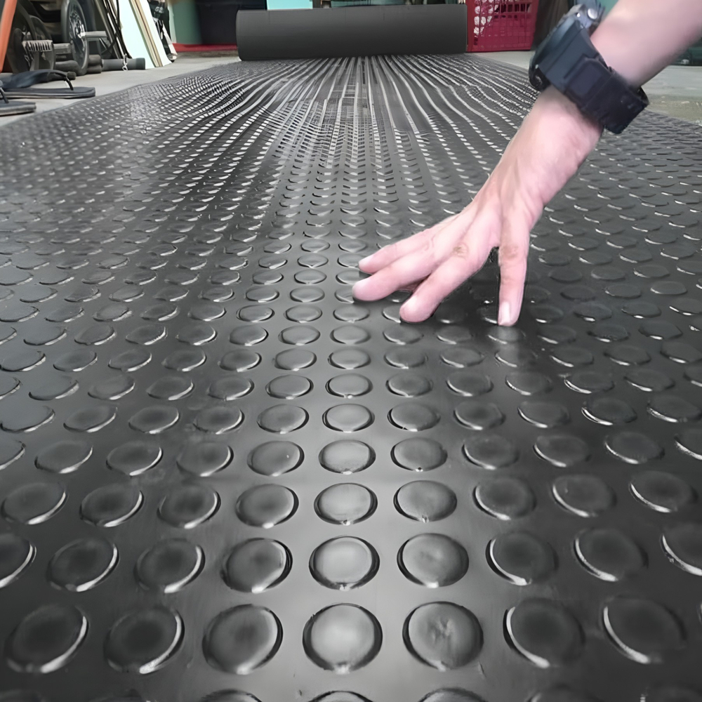 Рулонное резиновое покрытие "КОМФОРТ" - МОНЕТКА, ширина 1,5 м, черный, рулон 10м