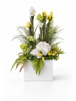 Напольная композиция из искусственных растений и цветов