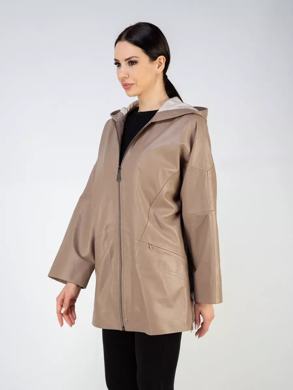 Кожаная куртка демисезонная оверсайз с капюшоном