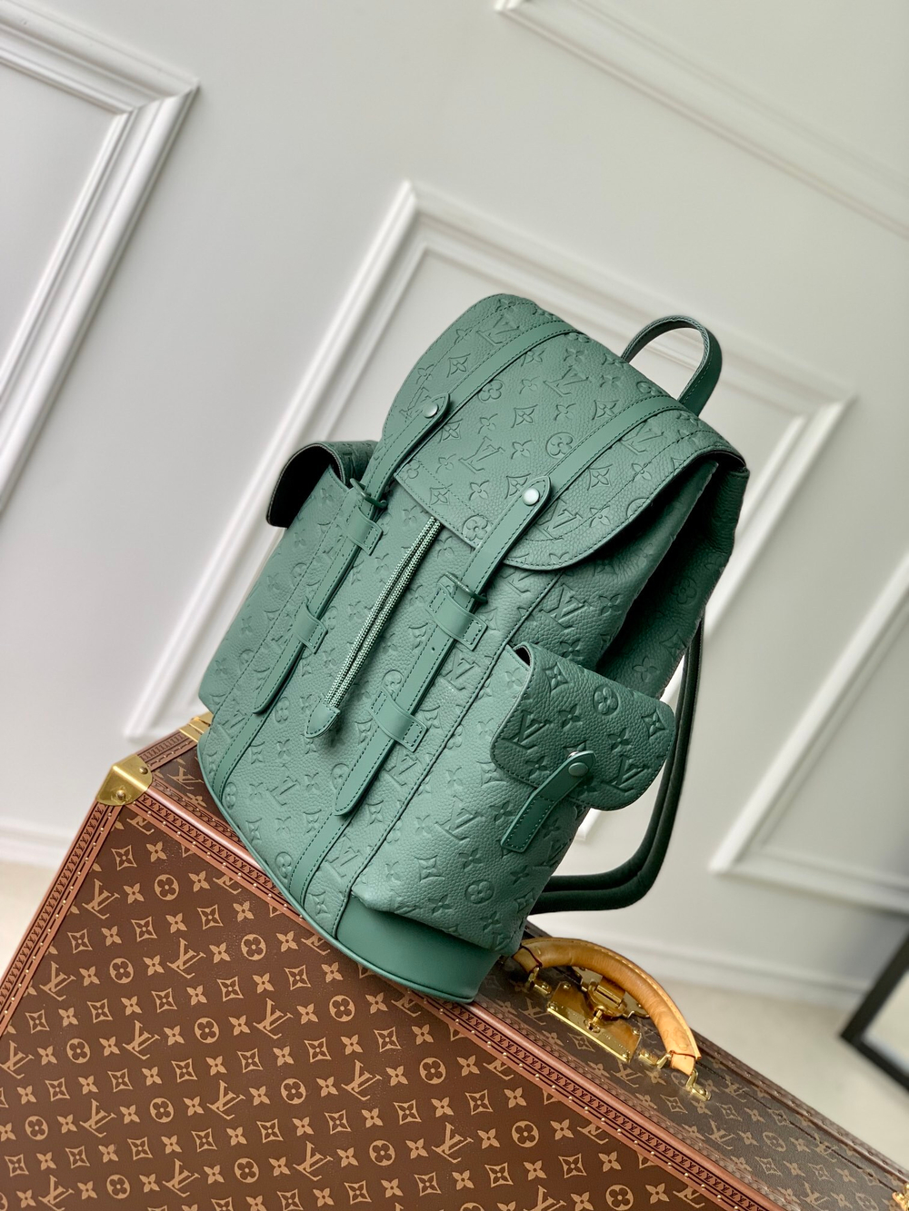 Louis Vuitton Christopher MM