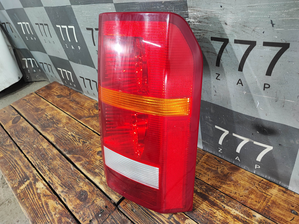 Фонарь задний правый Land Rover Discovery 3 04-09 Б/У Оригинал XFB000563