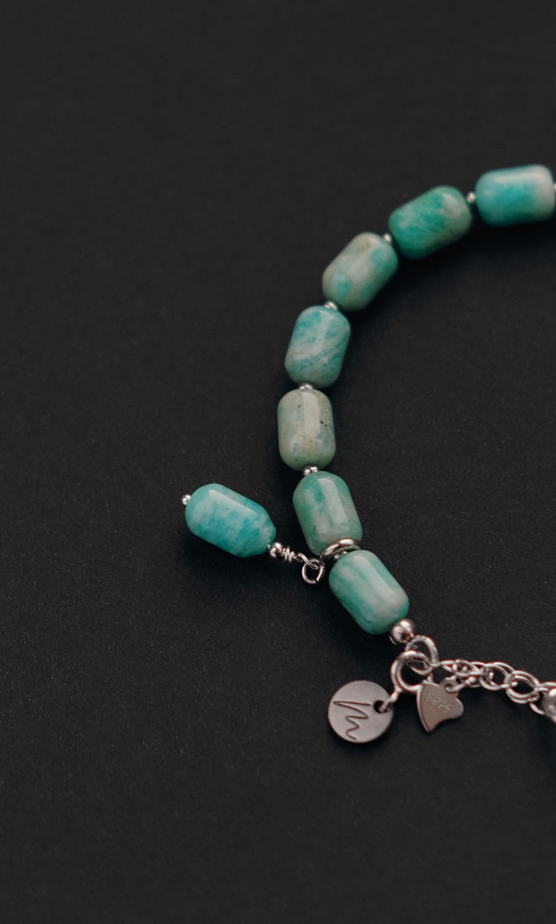 Браслет "Memo about Love" из цилиндрического амазонита с серебряными бусинами