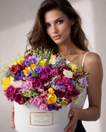 Ароматная фрезия в белой подарочной коробке "Maison des fleurs"