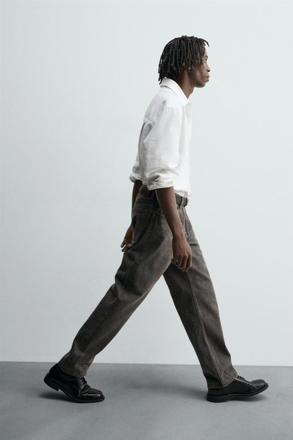 ZARA ДЖИНСЫ STRAIGHT FIT С ЭФФЕКТОМ ПОТЕРТОСТИ, КОРИЧНЕВЫЙ