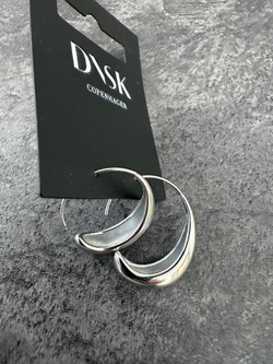 Серьги Dansk Copenhagen, Passion Waterproof, полукольца, DNSK26.1-3W2601020 (серебристый)