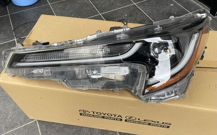 фара левая Toyota Corolla NRE210 ZWE212
