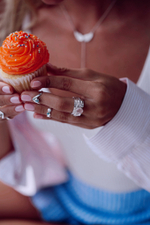 Кольцо «Мозаик» с овальным розовым кварцем и сердечком белый циркон