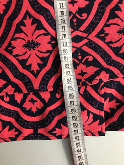 Платье контрастное, визуально на 44 размер