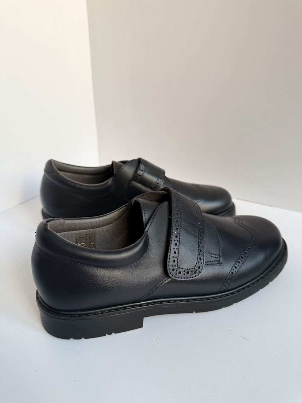 Новые кожаные туфли Okaa, 37