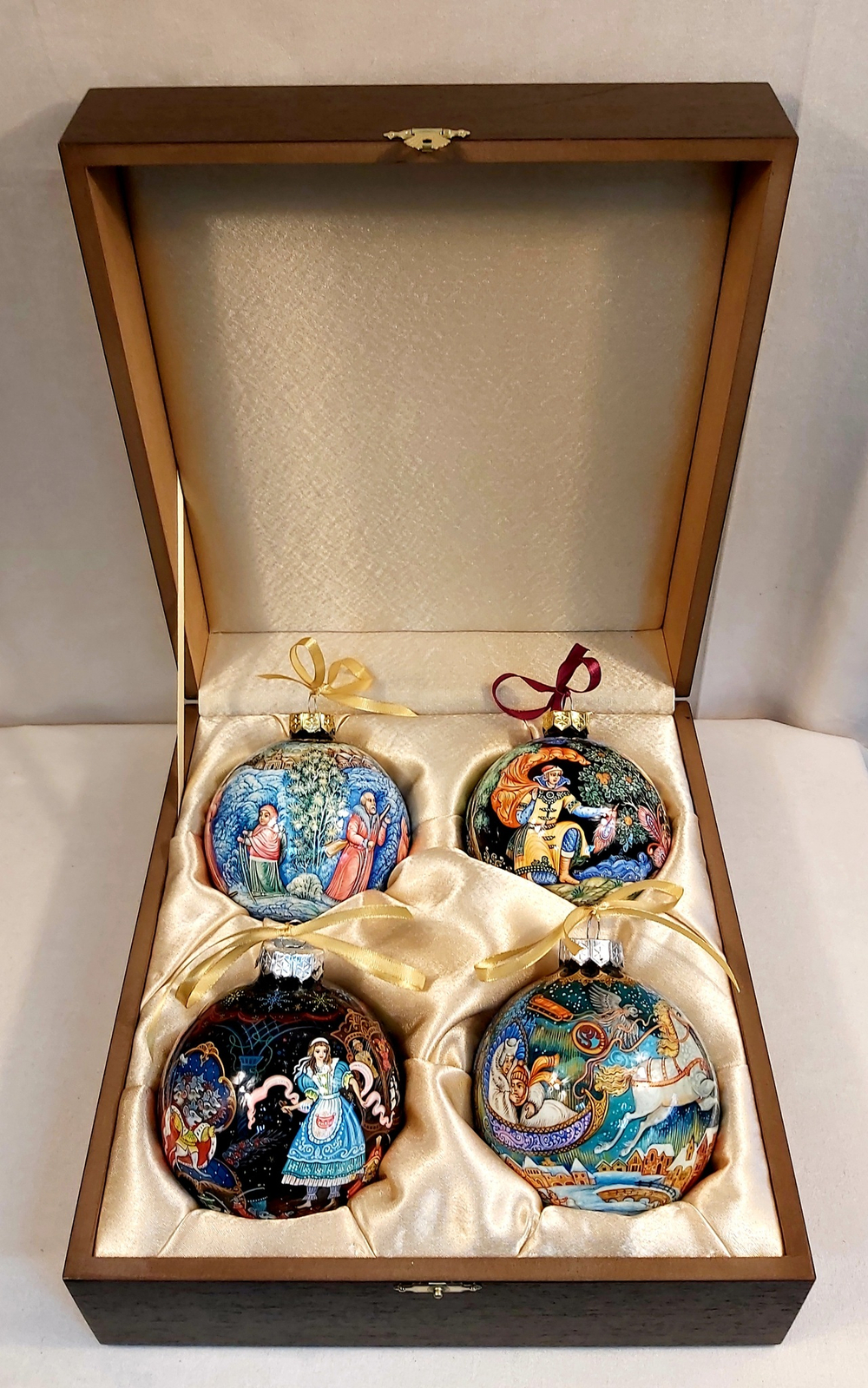Сувенирный набор из 4-х новогодних шаров с ручной росписью Палех