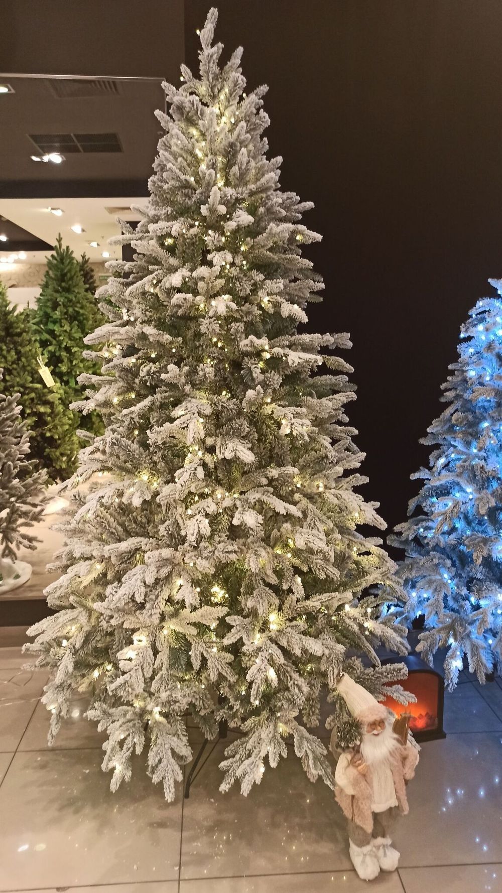 елка с встроенной гирляндой "Россо" заснеженная премиум