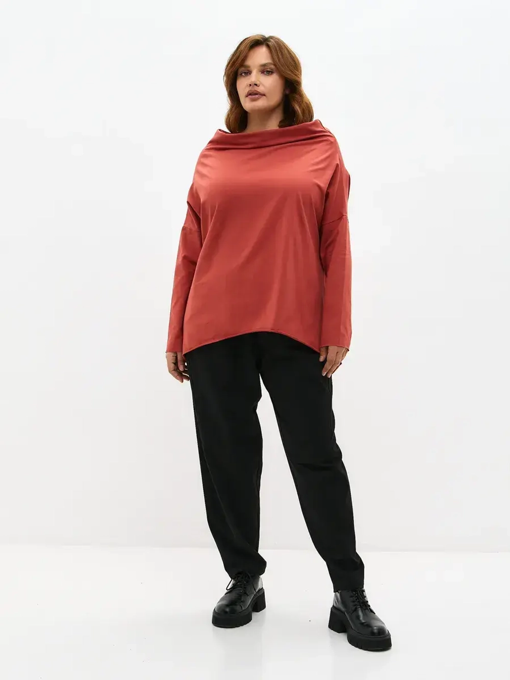 Лонгслив оверсайз с вырезом лодочка