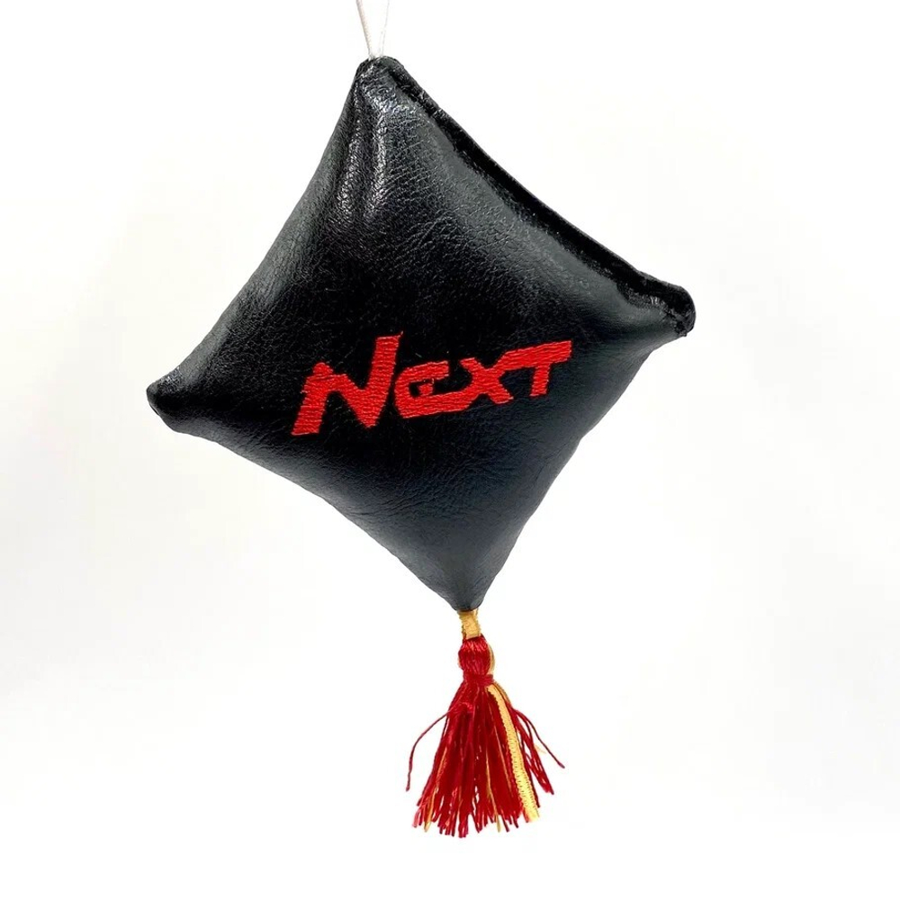 Ромб объемный на присоске NEXT (экокожа, черный с красной вышивкой)