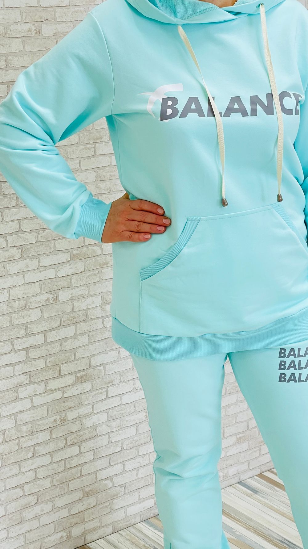 Спортивный костюм с худи и брюками