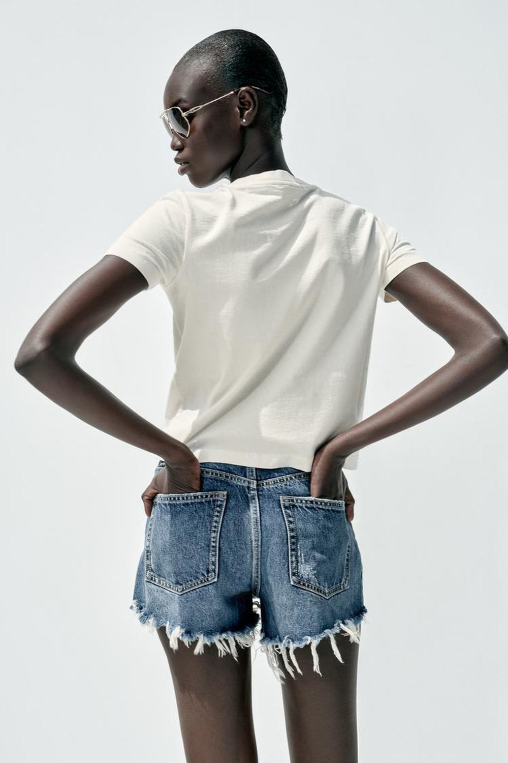 ZARA ФУТБОЛКА ИЗ ТКАНИ С ЭФФЕКТОМ ПОТЕРТОСТИ С НАДПИСЬЮ, СЛОНОВАЯ КОСТЬ