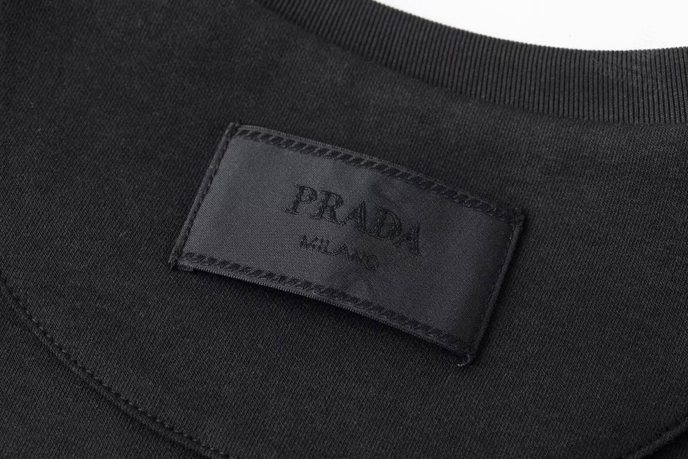 Футболка Prada