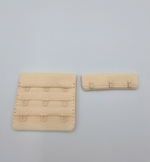 Застёжка для бюстгальтера на 3 крючка бежевая 57 мм (Pantone 13-1010 TPX)