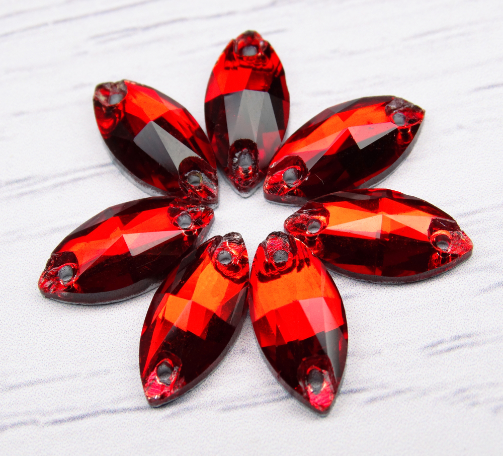 МИ003НН612 Хрустальные стразы круглые пришивные "лодочка", цвет: красный, размер: 6х12 мм, 15 шт.