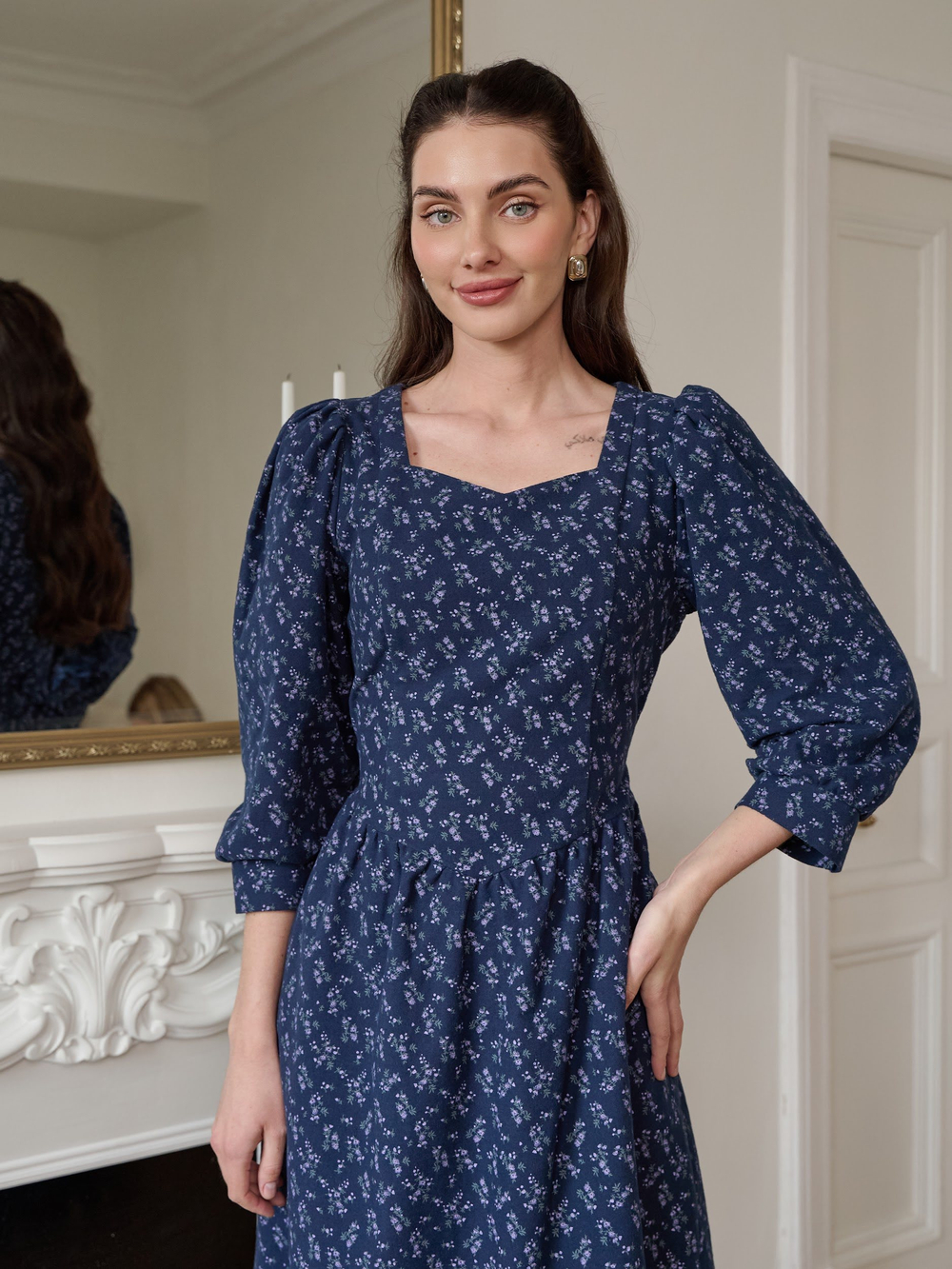 Платье с вырезом-сердечко