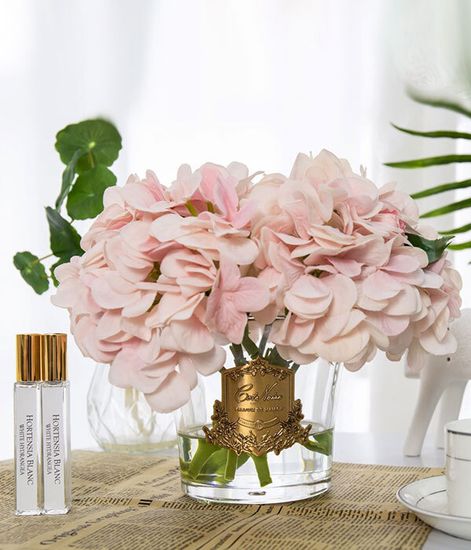 Розовые гортензии с бутонами роз и золотой декор, Cote Noire