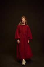 Платье оверсайз "жабо без жабо" из плюшевой ткани Тедди, бордо