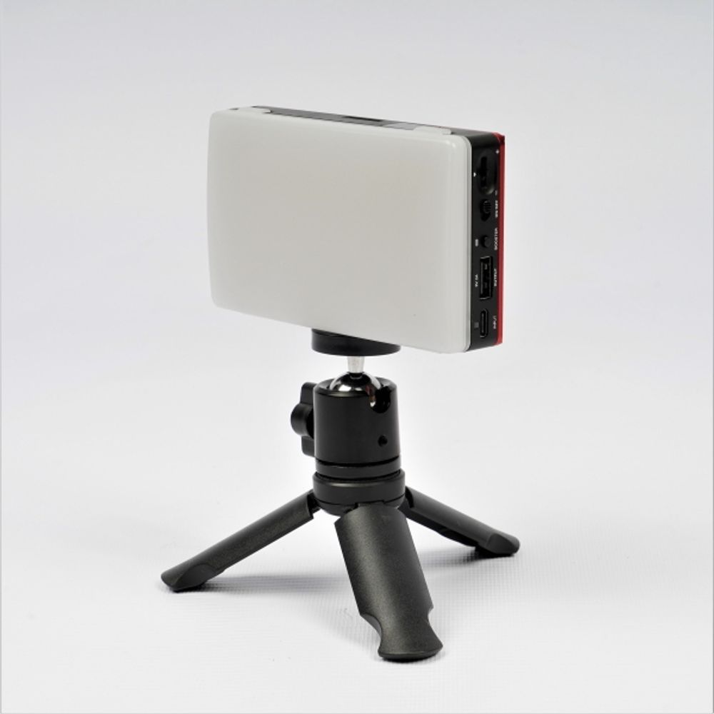 Светодиодный осветитель FST SMPL-9