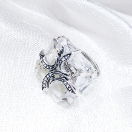 "Кристалл" кольцо в серебряном покрытии из коллекции "Дефиле" от Jenavi