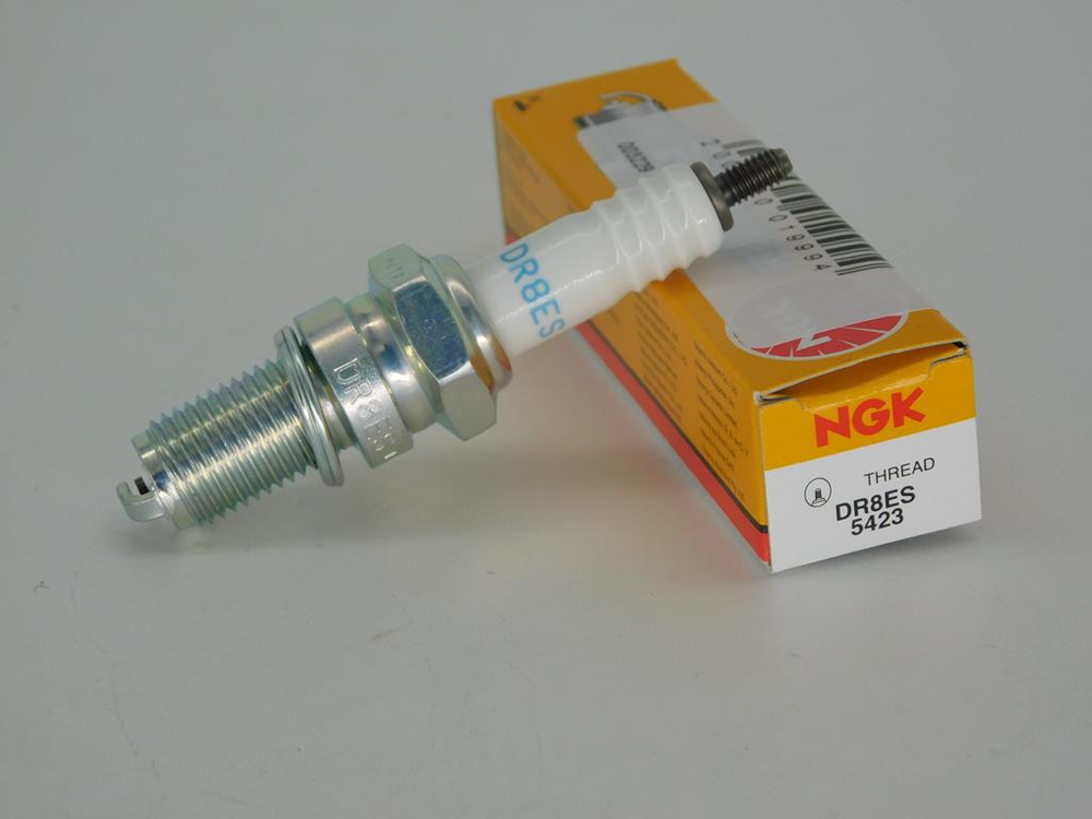 Свеча зажигания DR8ES, NGK